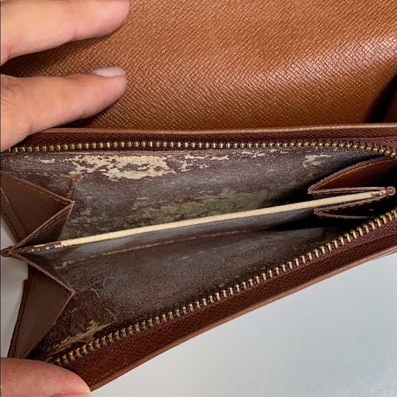 Louis Vuitton Bi-Fold Wallet - Picture 11 of 14